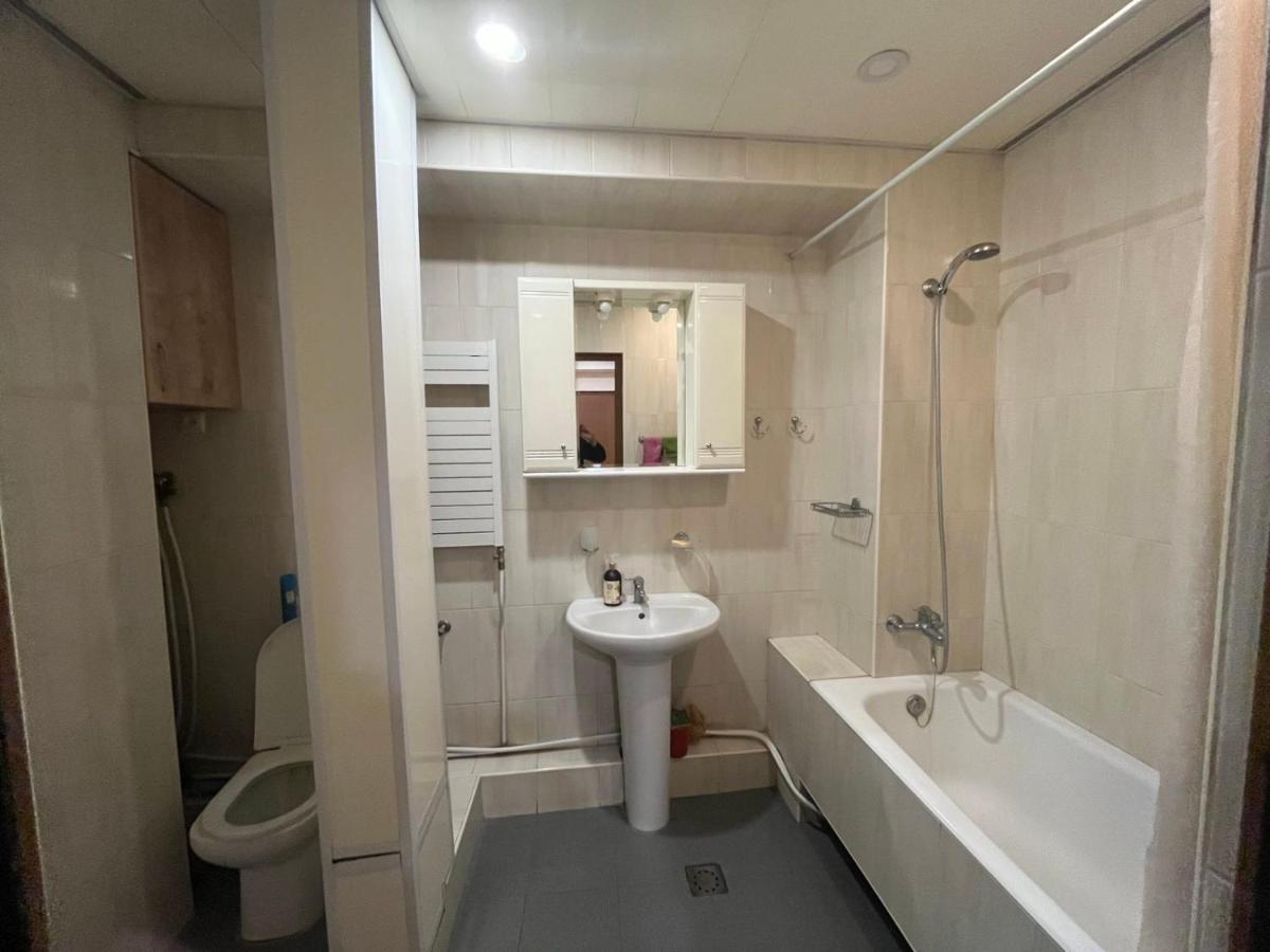 Large Cozy Apartment On Beginning Of Komitas Ave Yerevan Exterior foto